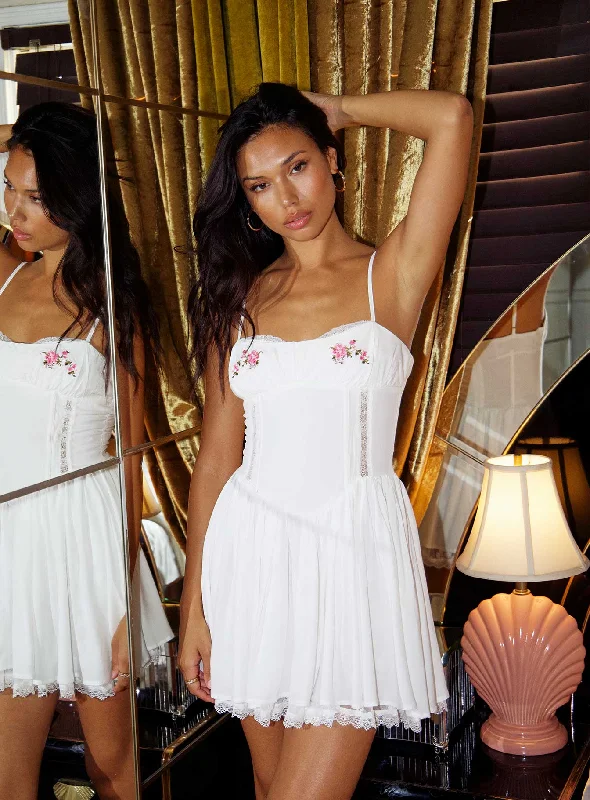 Women's Apparel And Garments Now on Sale for Chic Urban Styles Zahra-rose Mini Dress White