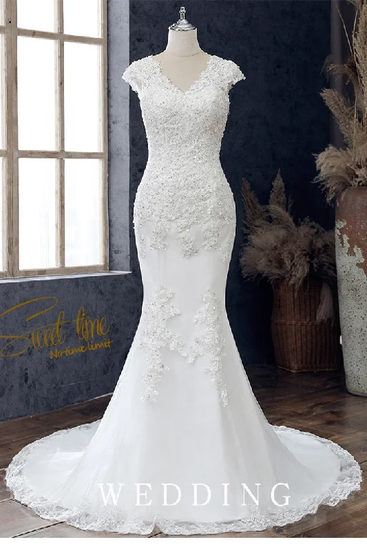 Women's Vacation Outfit Rustic Countryside Charm Look White Appliqués V-Neck Cap Sleeve Trumpet Wedding Dress